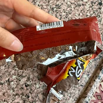 Tarihi Geçmemiş Eti Canga Çikolatalarında Küf Ve Beyaz Noktalar Hayal Kırıklığı Yarattı