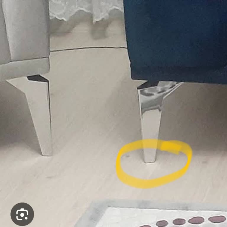 Bellona Koltuk Ayakları Parkeleri Çiziyor Ve Ezme Yapıyor