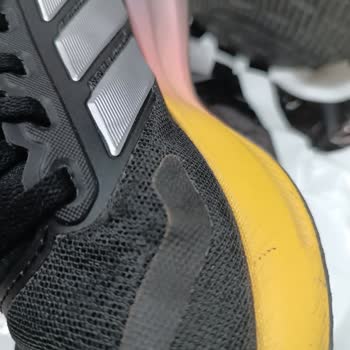 Adidas Ayakkabıda Kısa Sürede Yırtılma Ve İlgisiz Mağaza Süreci