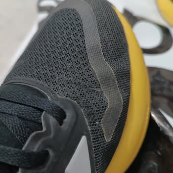 Adidas Ayakkabıda Kısa Sürede Yırtılma Ve İlgisiz Mağaza Süreci