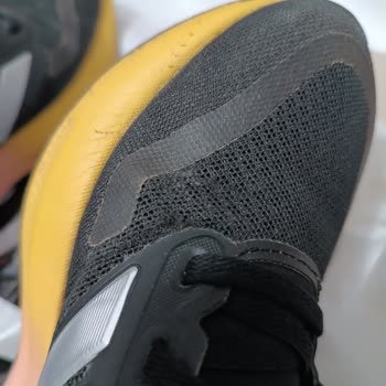 Adidas Ayakkabıda Kısa Sürede Yırtılma Ve İlgisiz Mağaza Süreci