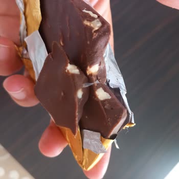 Çikolatanın İçinden Plastik Madde Çıkması Şaşkınlığı