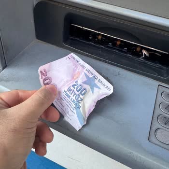 ATM'de Sıkışan Paranın Hesabıma Yatırılmaması Ve Mağduriyetimin Giderilmemesi