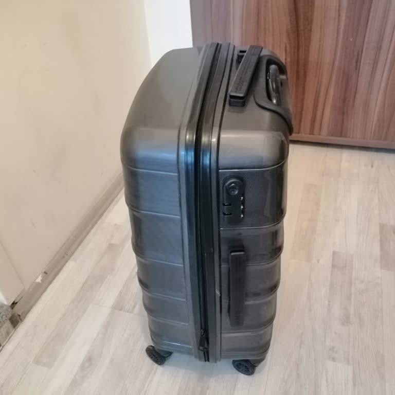 A101'den Aldığım Valizin Tutma Sapı Kırıldı, Değişim Yapılmadı