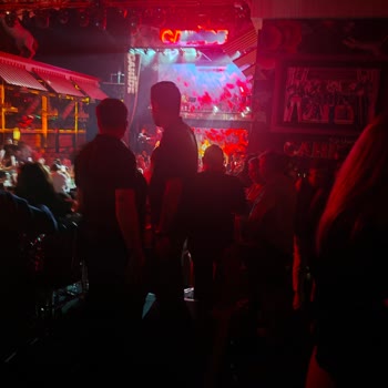 Özel Gecemizde Sahne Keyfini Güvenlikler Engelledi