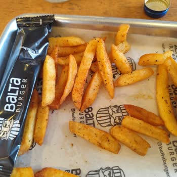 Soğuk Ve Bayat Burger Deneyimi Hayal Kırıklığı Yarattı