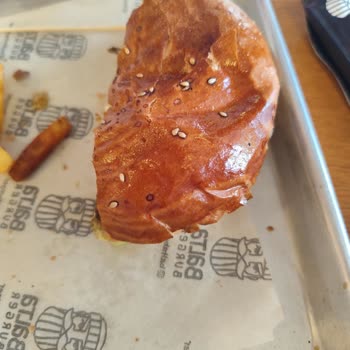 Soğuk Ve Bayat Burger Deneyimi Hayal Kırıklığı Yarattı