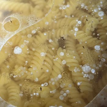 Barilla Makarnada Son Kullanma Tarihine Rağmen Böcek Çıkması