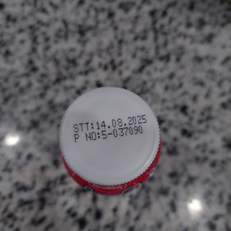 BİM'den Alınan Çilekli Kefirin Bozuk Çıkması Endişe Yarattı