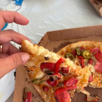 Pan Pizza Hamuru Pişmemiş Ve Yağ İçinde Geldi, Hayal Kırıklığı Yaşadım