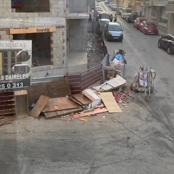 Yeşil Mahalle'de Çöp Toplanmaması Nedeniyle Oluşan Görüntü Kirliliği Ve Sağlık Riski