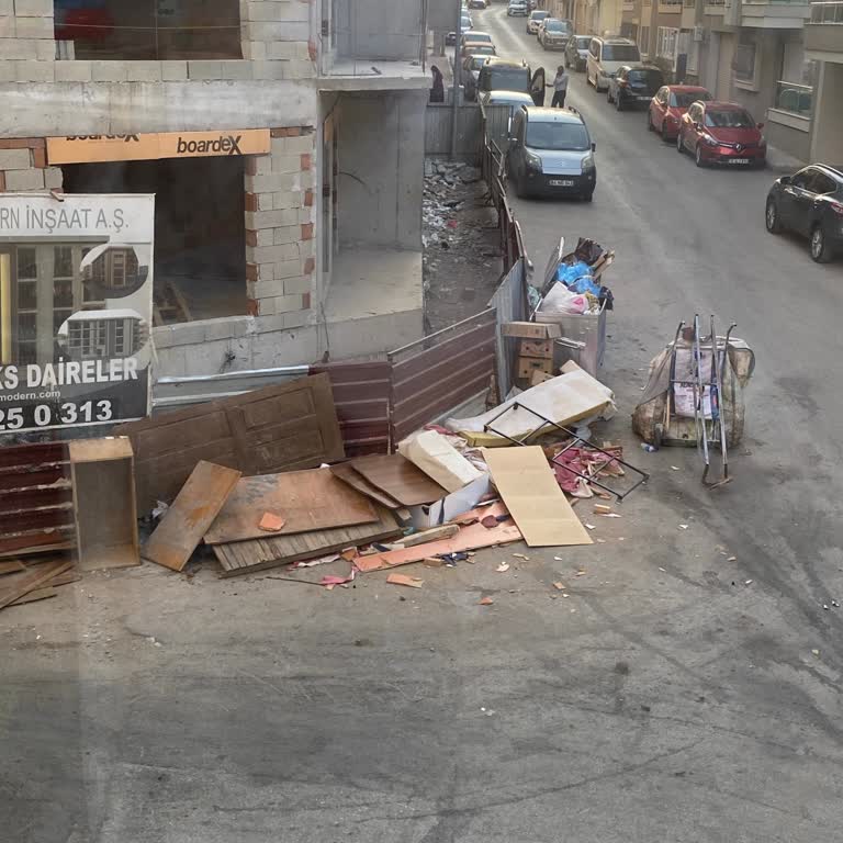 Yeşil Mahalle'de Çöp Toplanmaması Nedeniyle Oluşan Görüntü Kirliliği Ve Sağlık Riski