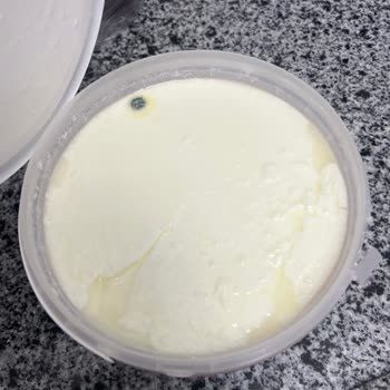 Aldığım Yoğurtta Kocaman Küf Çıktı Oğlumun Sağlığı Tehlikedeydi