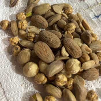 Bayat Ve Etiket Bilgileri Silinmiş Kuruyemiş Paketi Teslimatı