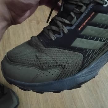 Adidas Ayakkabıda Kısa Sürede Deformasyon Ve Yırtılma Sorunu