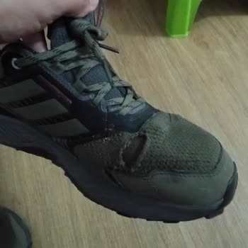 Adidas Ayakkabıda Kısa Sürede Deformasyon Ve Yırtılma Sorunu