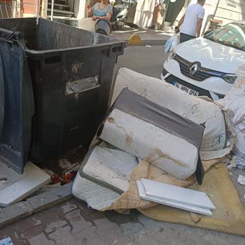 Şişli Belediyesi'nin Çöp Konteyneri Yerleşimi Halk Sağlığını Tehdit Ediyor