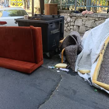 Şişli Belediyesi'nin Çöp Konteyneri Yerleşimi Halk Sağlığını Tehdit Ediyor