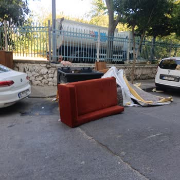 Şişli Belediyesi'nin Çöp Konteyneri Yerleşimi Halk Sağlığını Tehdit Ediyor