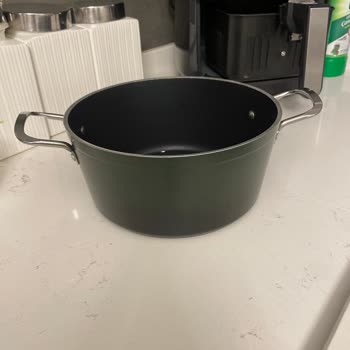 Tencere Kapağı Tutma Yeri Aşırı Isınıyor Ve Kırıldı, Mağaza Yardımcı Olmuyor