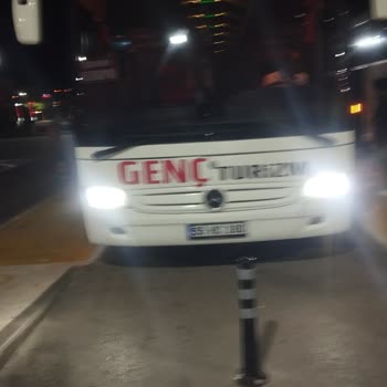 Otobüs Yolculuğunda Muavin Ve Şoförün Çocuklara Ve Aileye Saygısız Tavrı