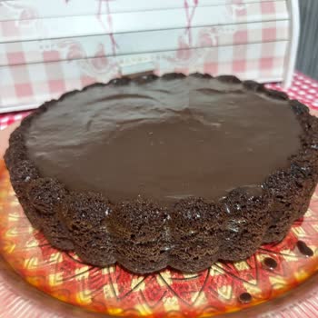 Kent Boringer Beyaz Çikolata Sosu Kekimi Mahvetti, Su Gibi Ve Lezzetsizdi