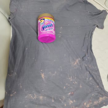 Vanish Kosla Action T-shirtte Geri Dönüşü Olmayan Leke Oluşturdu