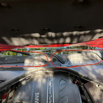 BMW F20 Ön Cam Silecek Altı Bakalit Parça Çürümesi Ve Değişim Talebi