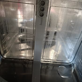 Bosch Bulaşık Makinesi Bardakları Çiziyor, Servis Çözüm Sunmuyor