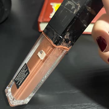 Aldığım Ruj Hem Kalıcı Değil Hem De Ambalajı Çantamı Mahvetti