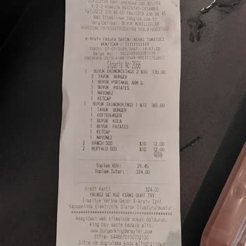 Hamburgerin İçinden Cerrahi Eldiven Çıktı, Personel Duyarsız Davrandı