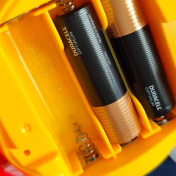 Yeni Alınan Pil Oyuncakta Eriyor: Çocuğum Tehlikedeydi!