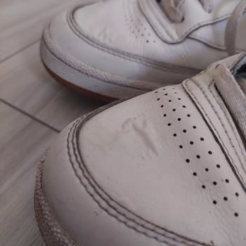 Kısa Sürede Deforme Olan Reebok Sneaker Mağduriyeti