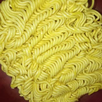 BİM'den Aldığım Noodle'ın Paketi Yağ İçindeydi