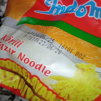 BİM'den Aldığım Noodle'ın Paketi Yağ İçindeydi