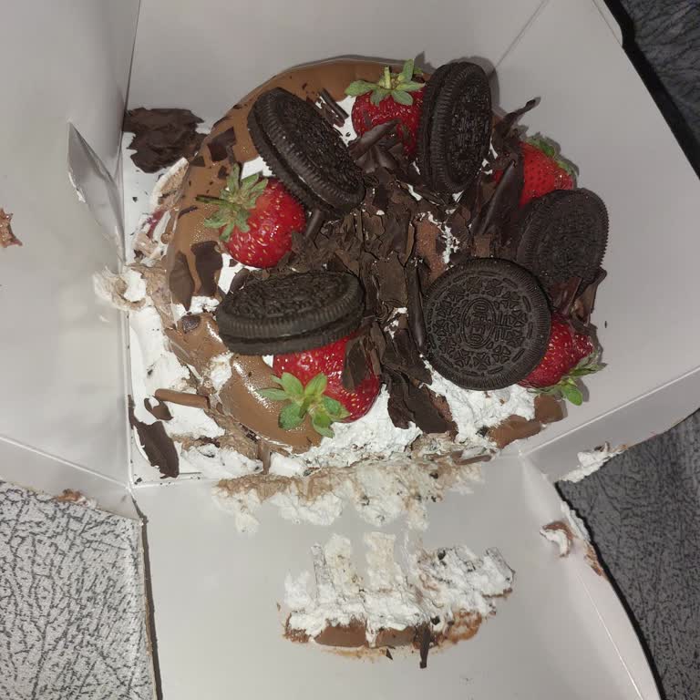 Hasarlı Pasta Teslimatı Ve Yetersiz Müşteri Hizmeti Nedeniyle Mağduriyet