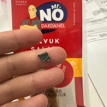 Dardanel Tavuklu Sandviçten Plastik Parça Çıkması Şoku