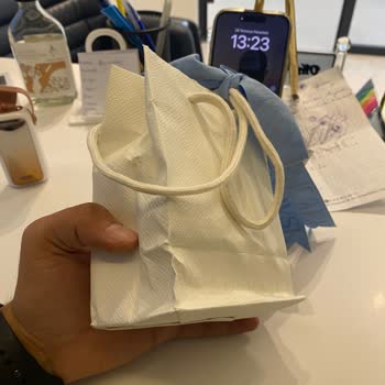 Hediye Paketi Ve Not Kağıdı Hayal Kırıklığı Yarattı