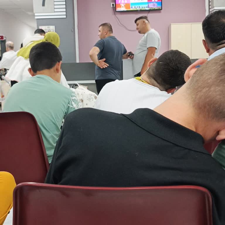 Çocuk Hastalar İçin Saatlerce Bekletilmek Ve İlgisiz Personel