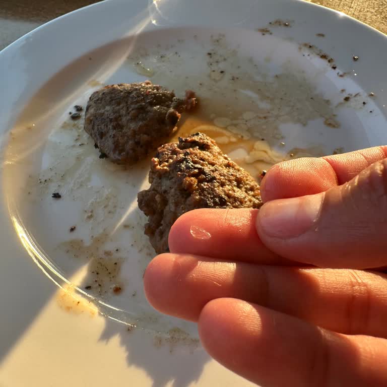 Karya Family Resort Otel Masalarının Patronlara Ayrılması Ve Cam Parçalı Köfte Şoku!