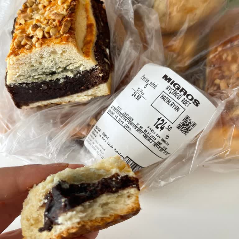 Migros'tan Aldığım Ay Çöreği Küflü Çıktı, Müşteri Hizmetleri Yanıt Vermiyor