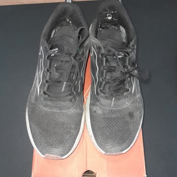 Reebok Ayakkabıda Kısa Sürede Yırtılma Ve FLO Mağazasının İlgisizliği