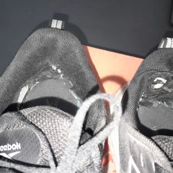 Reebok Ayakkabıda Kısa Sürede Yırtılma Ve FLO Mağazasının İlgisizliği