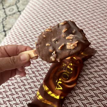 Aldığım Dondurma Yarım Çıktı Şaşkınlık Yaşadım