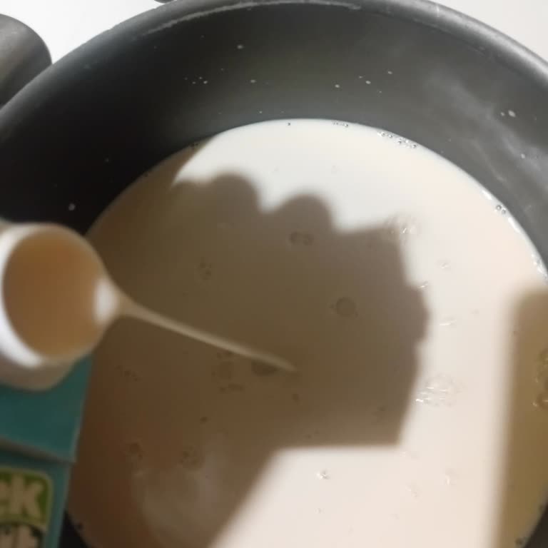 Aldığım Sütler Bozuk Ve Bej Renkte Çıktı!