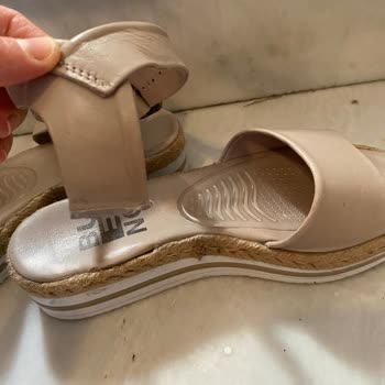 Bueno Shoes Kullanılmamış Sandaletin İadesi Reddedildi, Kısa Sürede Koparak Mağdur Etti