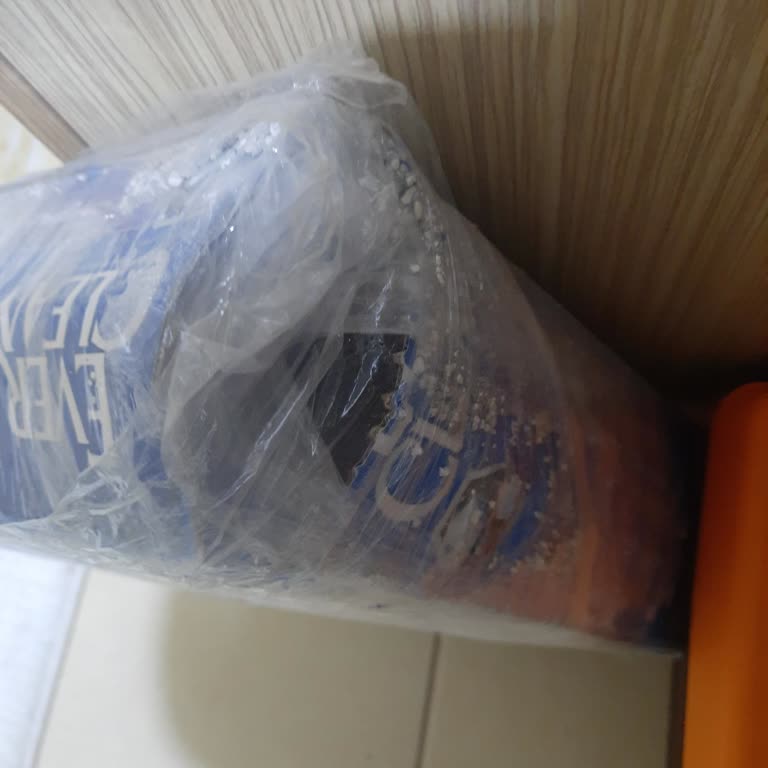 Yırtık Ve Şüpheli Kedi Kumu Mağduriyeti