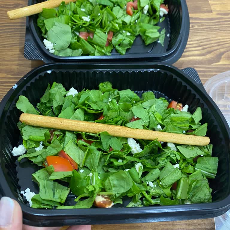 Vaat Edilen Salata İçeriği Ve Sunumu Hayal Kırıklığı Yarattı