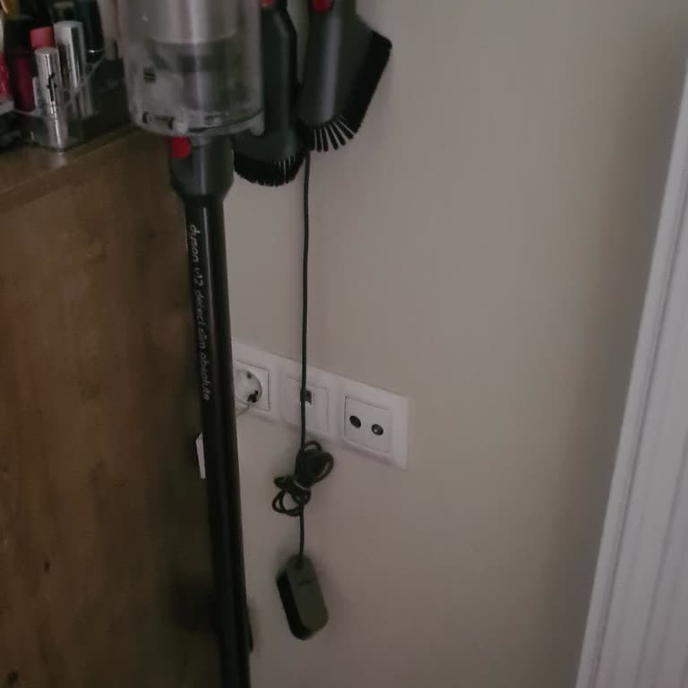 Dyson V12 Süpürgem Sürekli Kapanıyor, Temizlik Yarıda Kalıyor