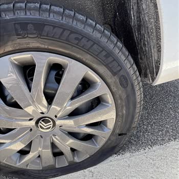 Yeni Alınan Araçta Lastik Yarılmasıyla Yaşanan Güvenlik Sorunu